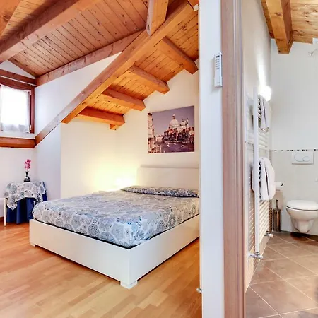 Little Canal 8 * ונציה